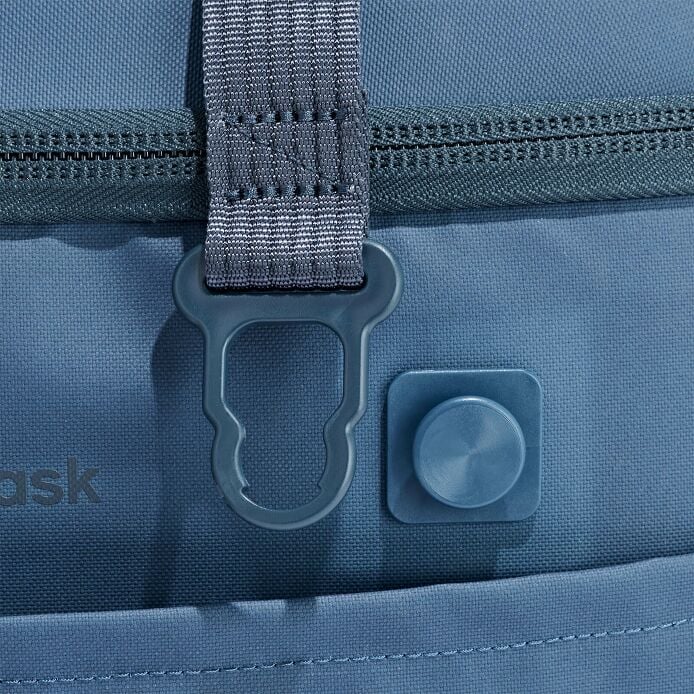 carryouttm-soft-cooler-30-l-d7 250815_hydro_cooler_details_14856_2_5.jpg