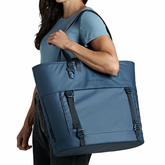 carryouttm-soft-cooler-tote-30-l-k7 250815_hydro_s26_hb_14614_2.jpg