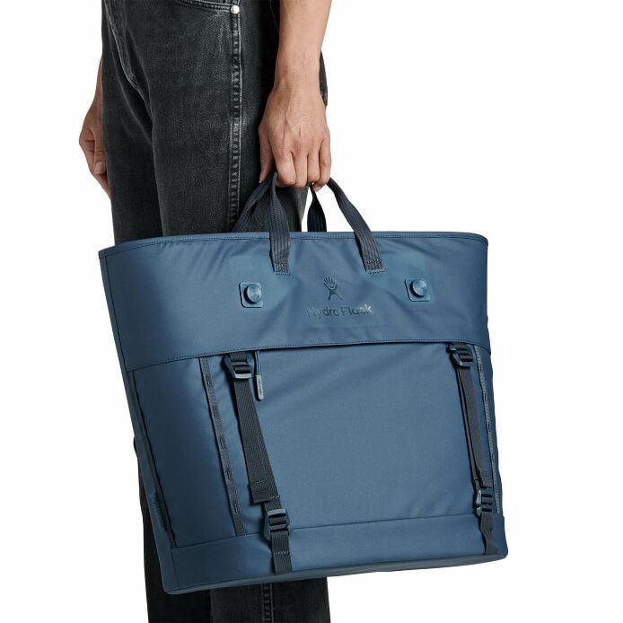 carryouttm-soft-cooler-tote-30-l-k7 250815_hydro_s26_hb_14619_2.jpg