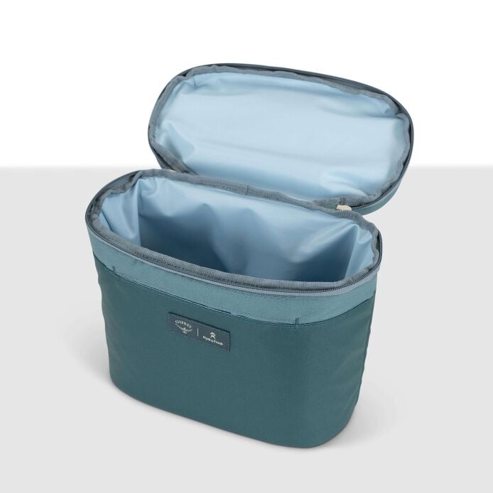 osprey-axis-x-hydro-flask-campus-essentials-bundle-a0 axisxhydroflask_s26_detail2_cascadeblue_10007249_1.jpg
