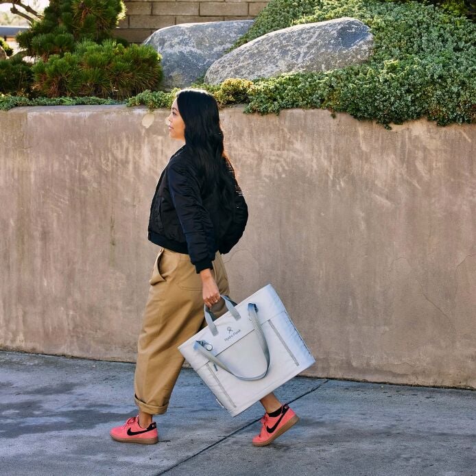 carryouttm-soft-cooler-tote-20-l-z0 hf_carryout_bouwer_d2_l1_stone_steps_0066_1.jpg