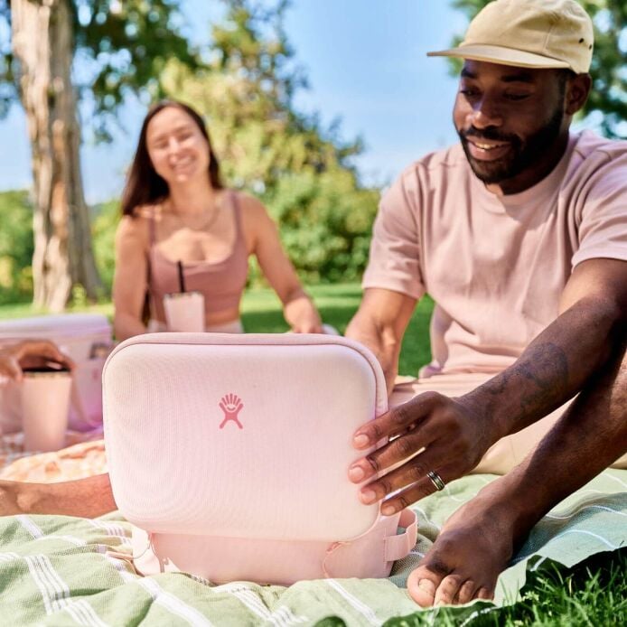 5-l-carry-outtm-lunch-box-x1 hf_s24_trillium_45_1.jpg