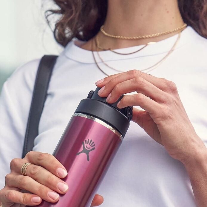 32-oz-lightweight-chug-cap-bottle-t8 hf_s26_lightweight_mcinnis_5123_1_8.jpg