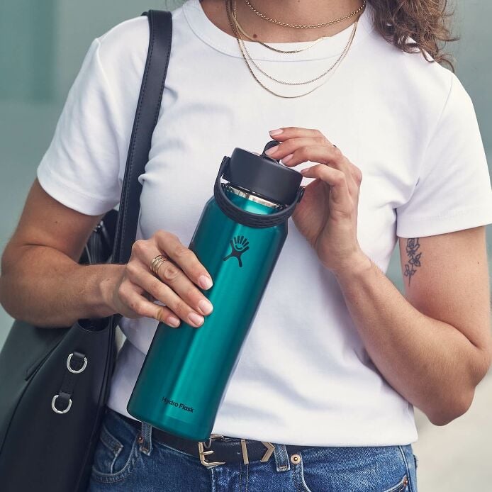 32-oz-lightweight-flex-straw-bottle-g4 hf_s26_lightweight_mcinnis_5167_2_3.jpg