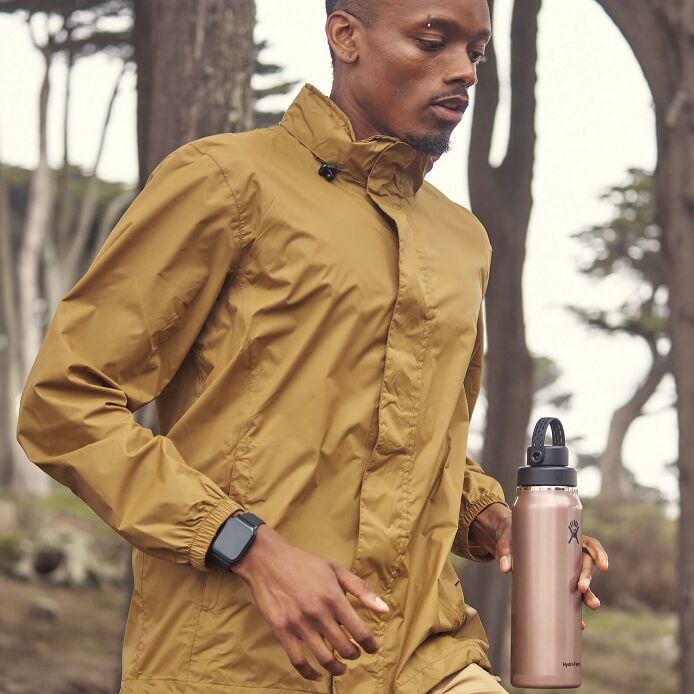 32-oz-lightweight-chug-cap-bottle-t8 hf_s26_lightweight_mcinnis_6206_1_2.jpg