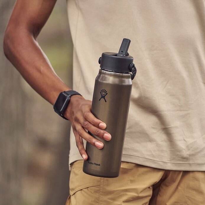 32-oz-lightweight-flex-straw-bottle-g4 hf_s26_lightweight_mcinnis_6345_2_3.jpg
