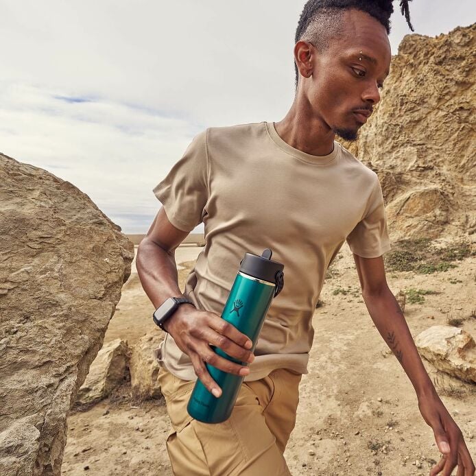 24-oz-lightweight-flex-straw-bottle-q6 hf_s26_lightweight_mcinnis_6828_4.jpg