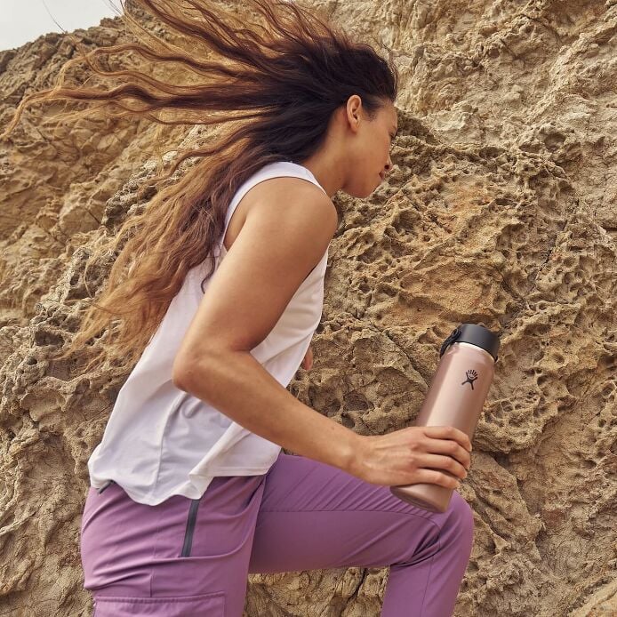 32-oz-lightweight-flex-straw-bottle-g4 hf_s26_lightweight_mcinnis_6946_1_3.jpg
