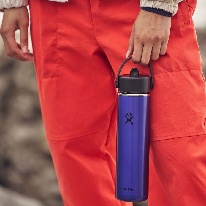 24-oz-lightweight-flex-straw-bottle-q6 hf_s26_lightweight_mcinnis_7443_3.jpg
