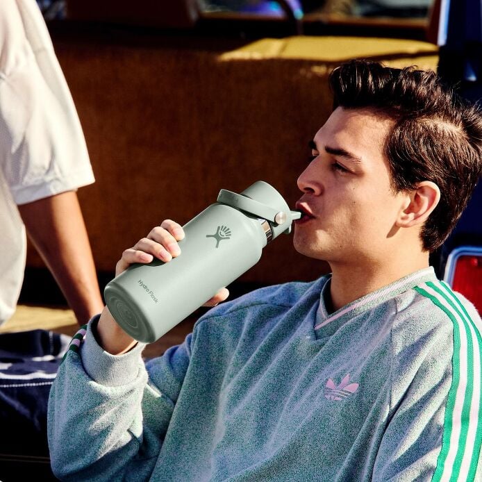32-oz-wide-mouth-with-flex-straw-cap-z9 s25_tailgating_brouwer_exp-2028-06-01_04-6336_1__5.jpg